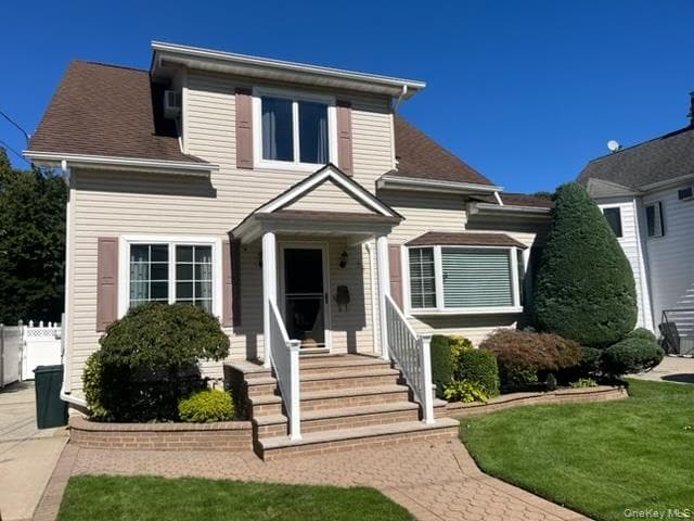 58 Garfield Place, East Rockaway