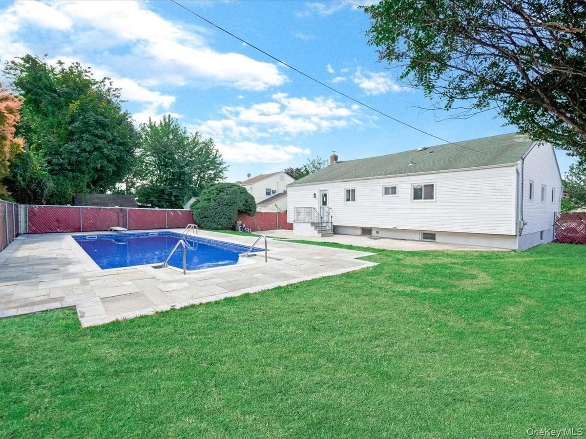 9 Honeysuckle LN photo 1