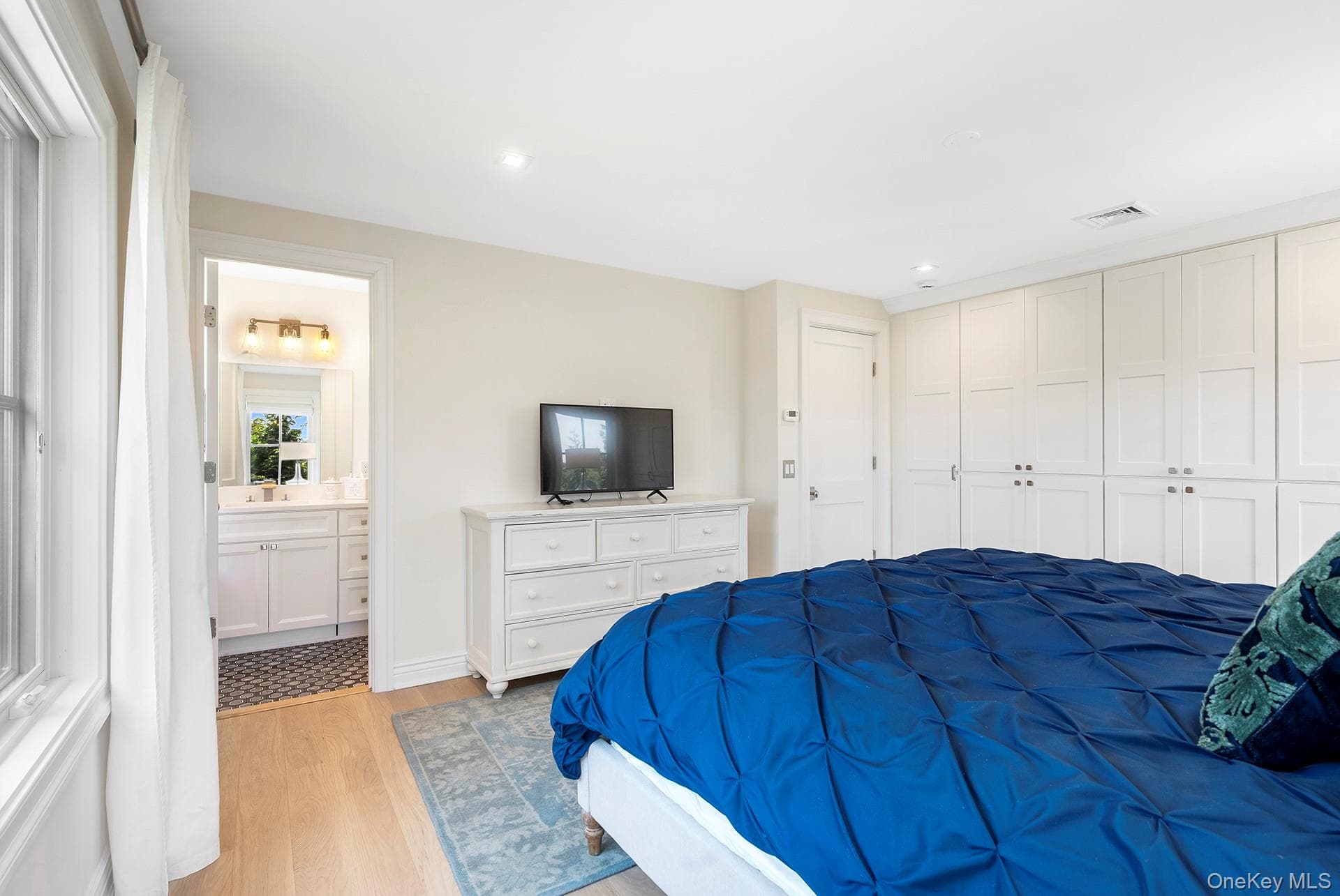 166 Greenwich Street thumbnail 16
