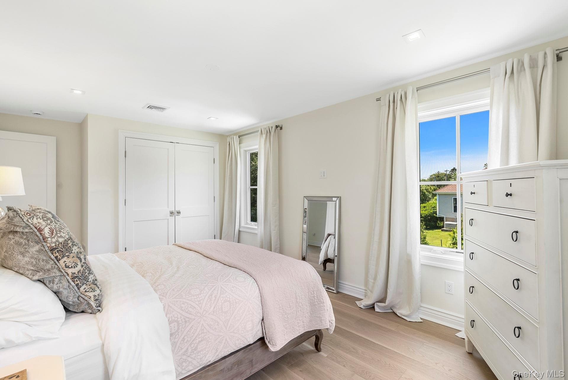 166 Greenwich Street thumbnail 22
