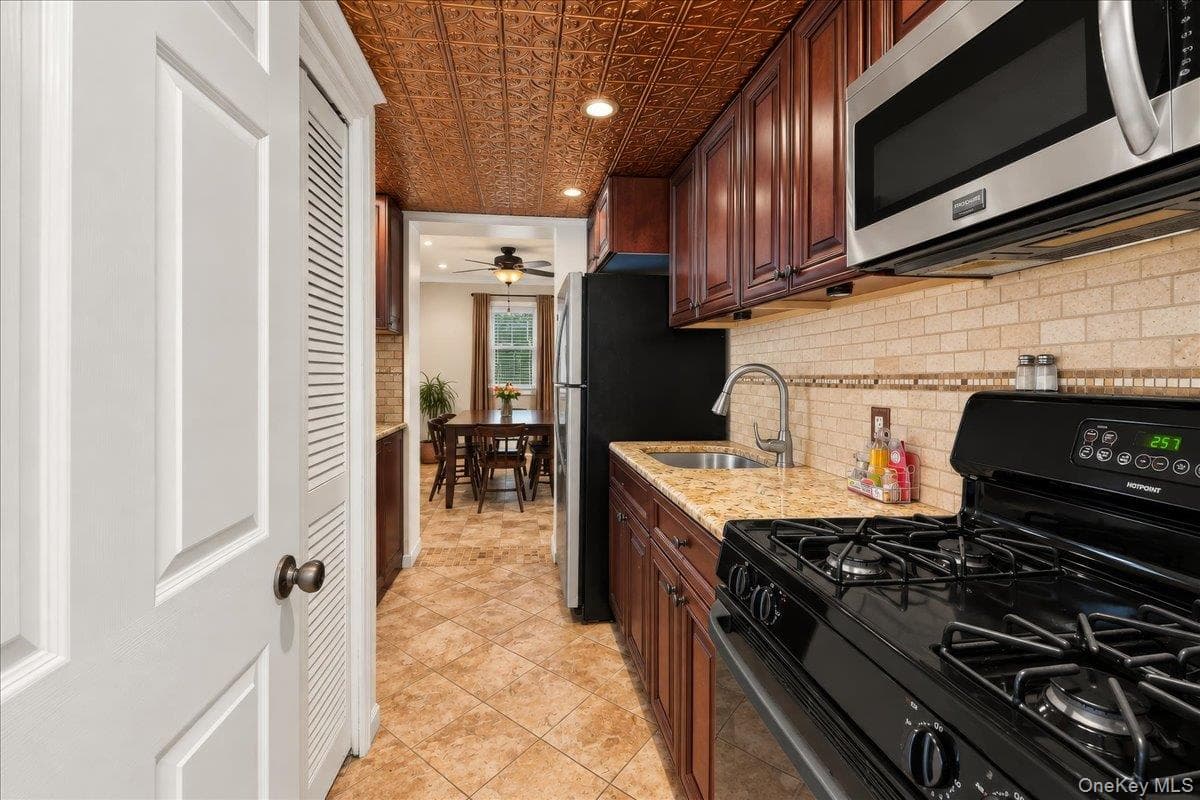2653 Harding Avenue thumbnail 17