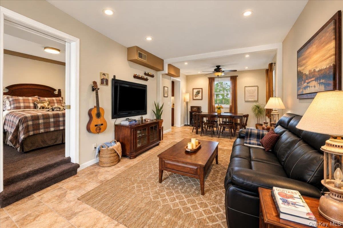 2653 Harding Avenue thumbnail 13