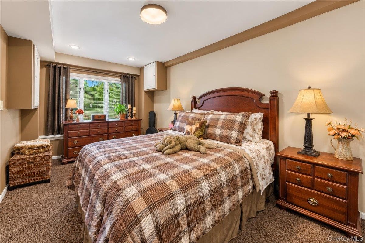 2653 Harding Avenue thumbnail 15