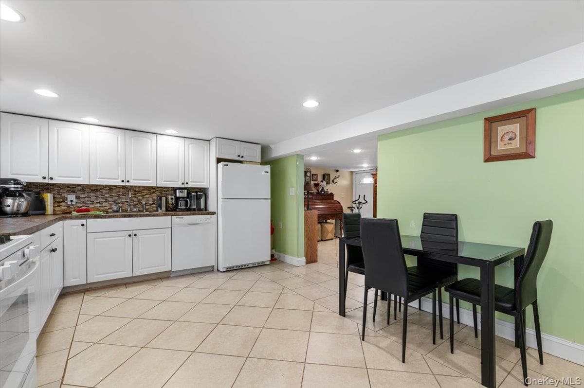 323 E Walnut Street thumbnail 27