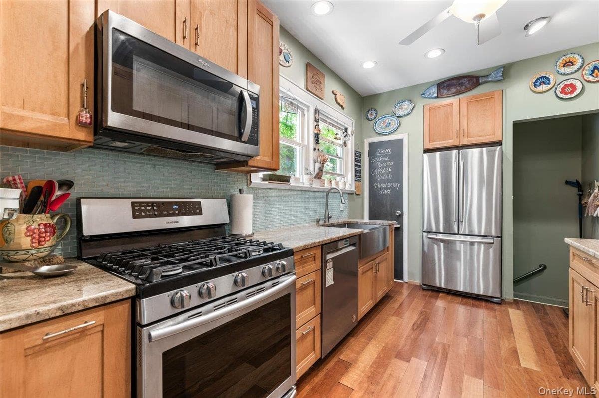 323 E Walnut Street thumbnail 12