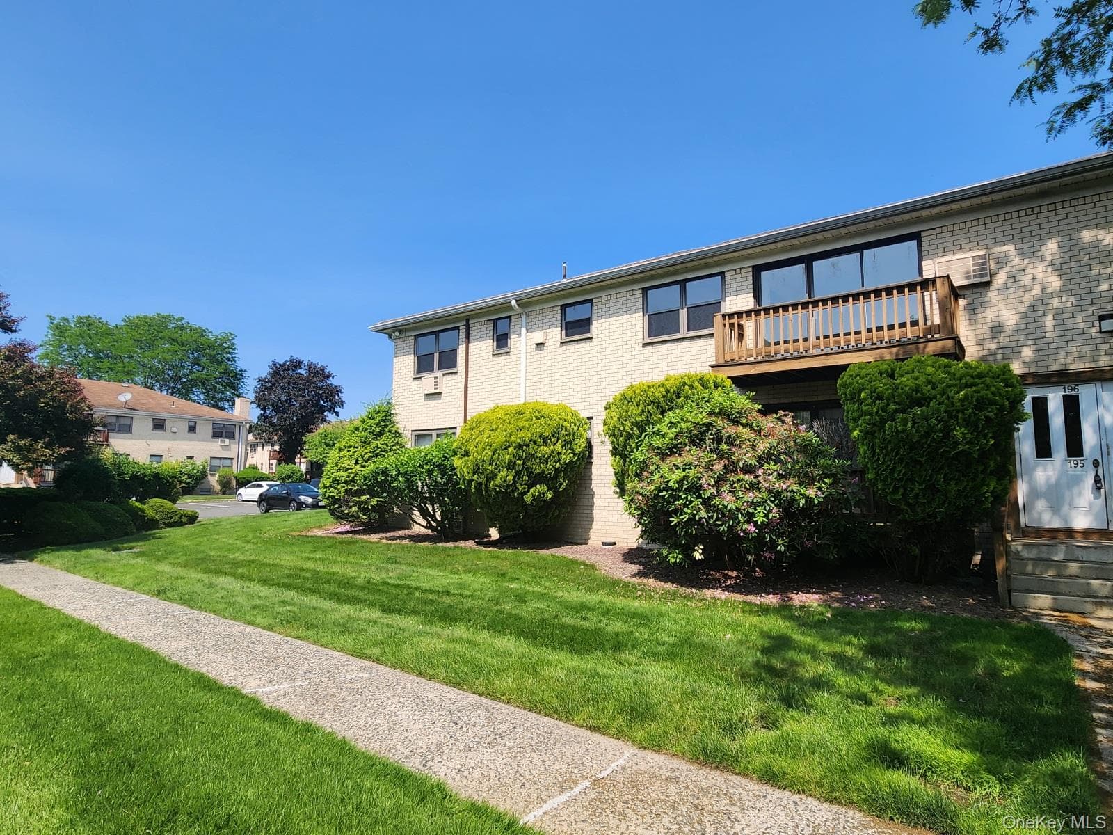 196 Sneden Place Unit: 196, Spring Valley