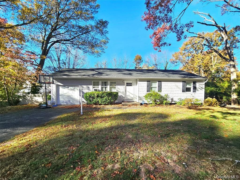 228 Hudson Avenue, Lake Grove