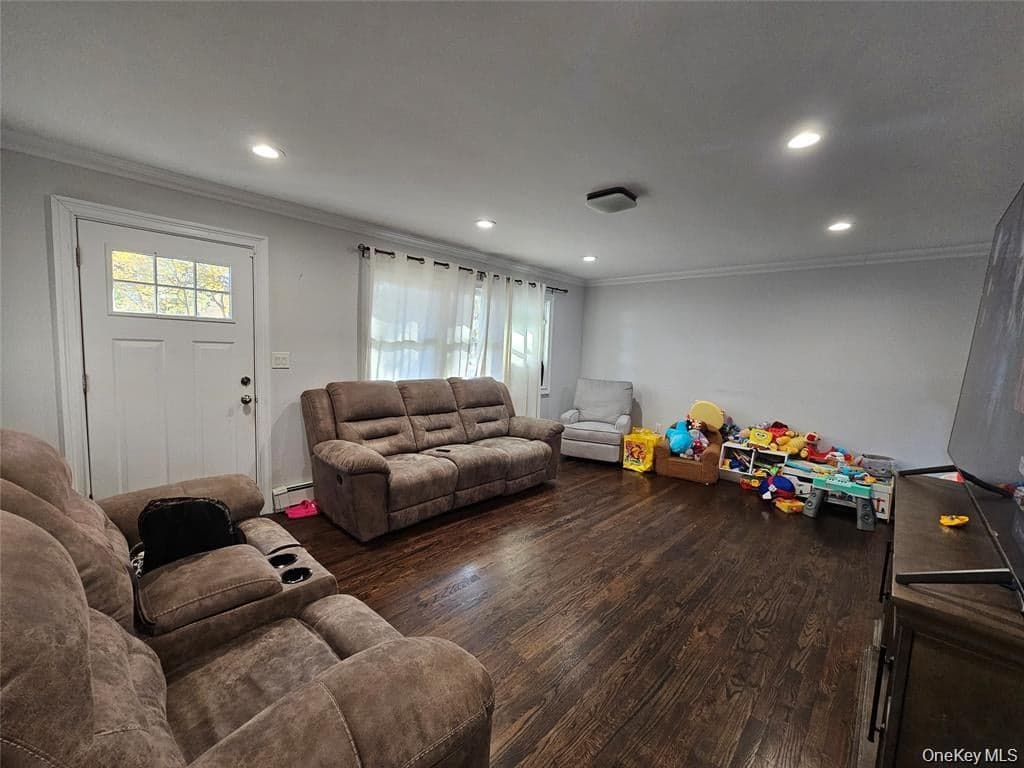 228 Hudson Avenue thumbnail 3