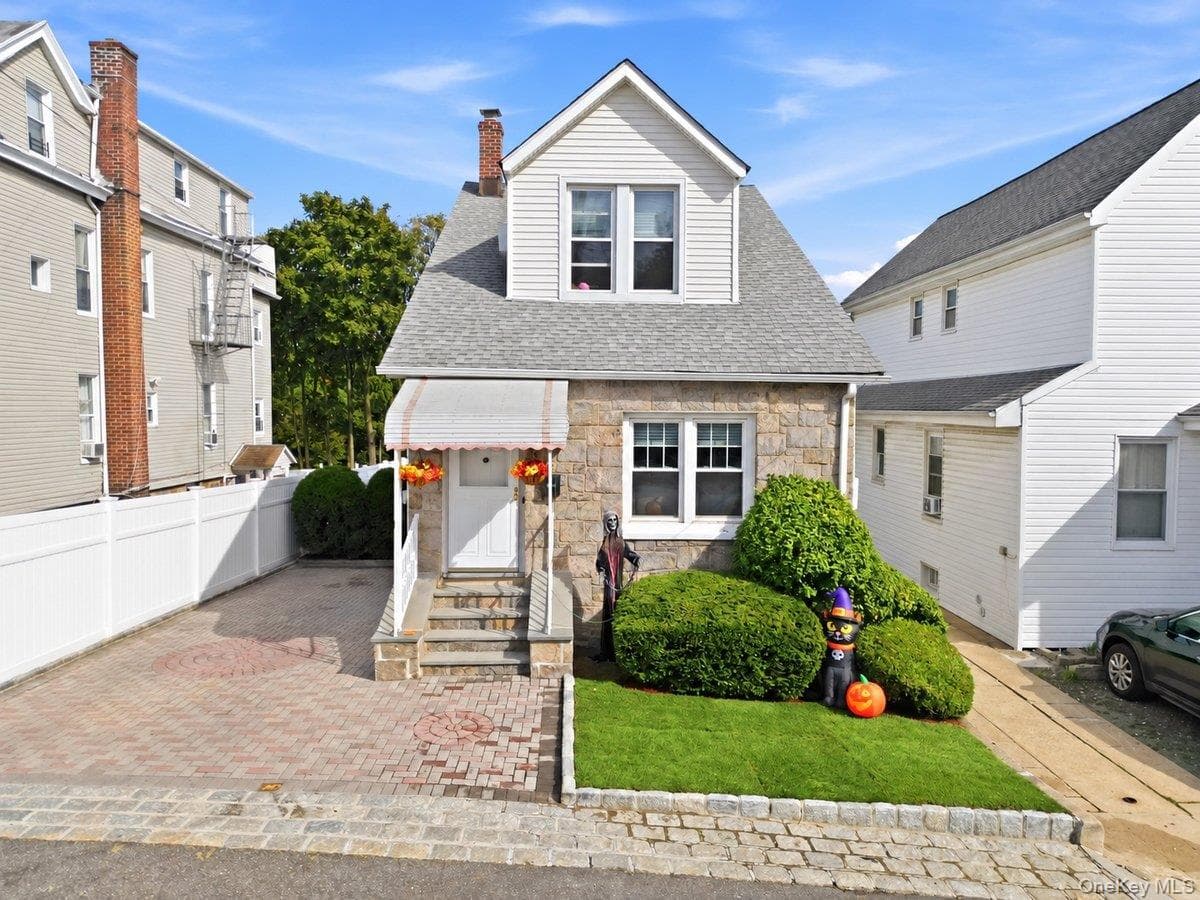 221 Edgewood Avenue, Yonkers