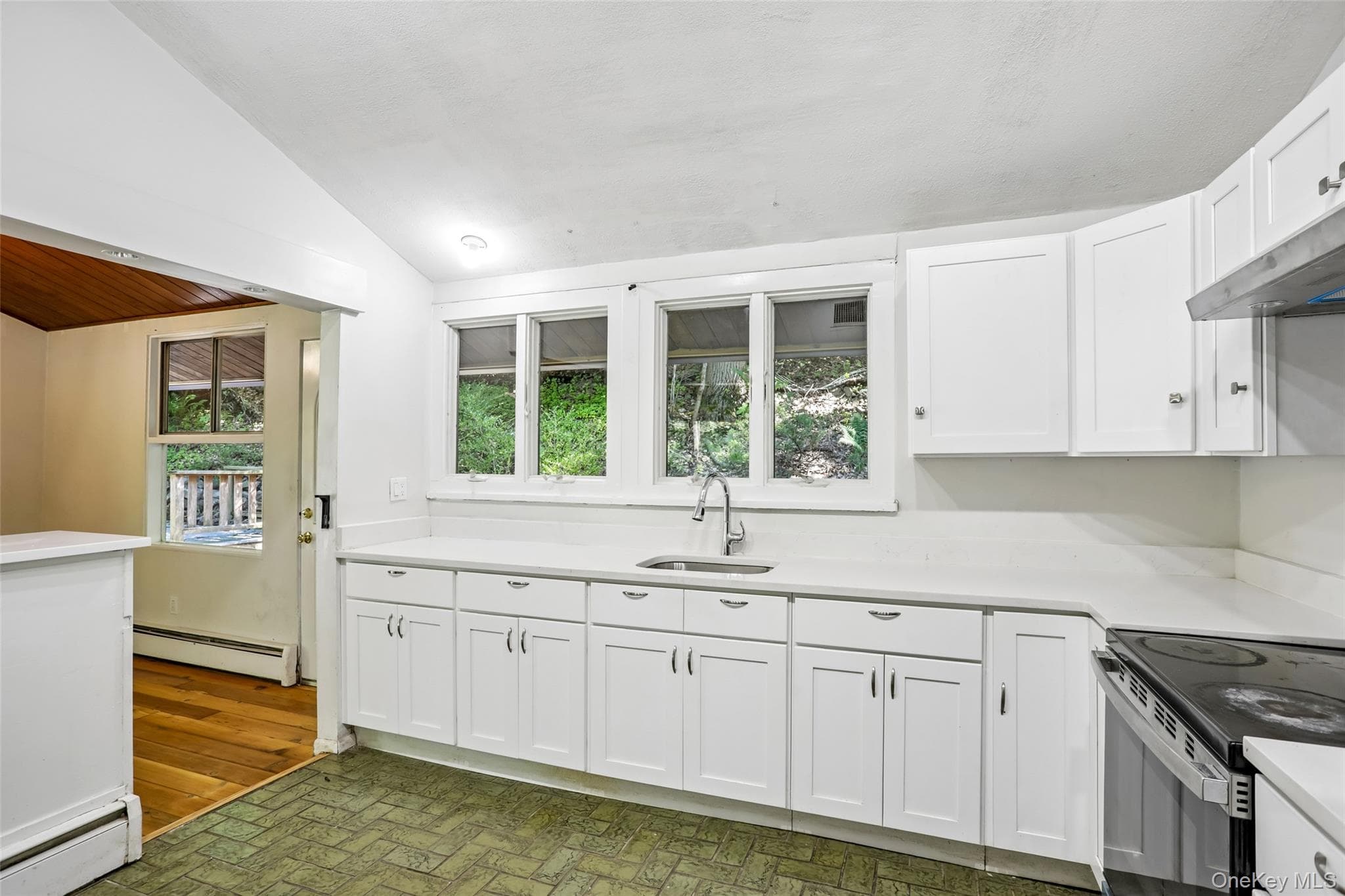 951 Haverstraw Road thumbnail 11