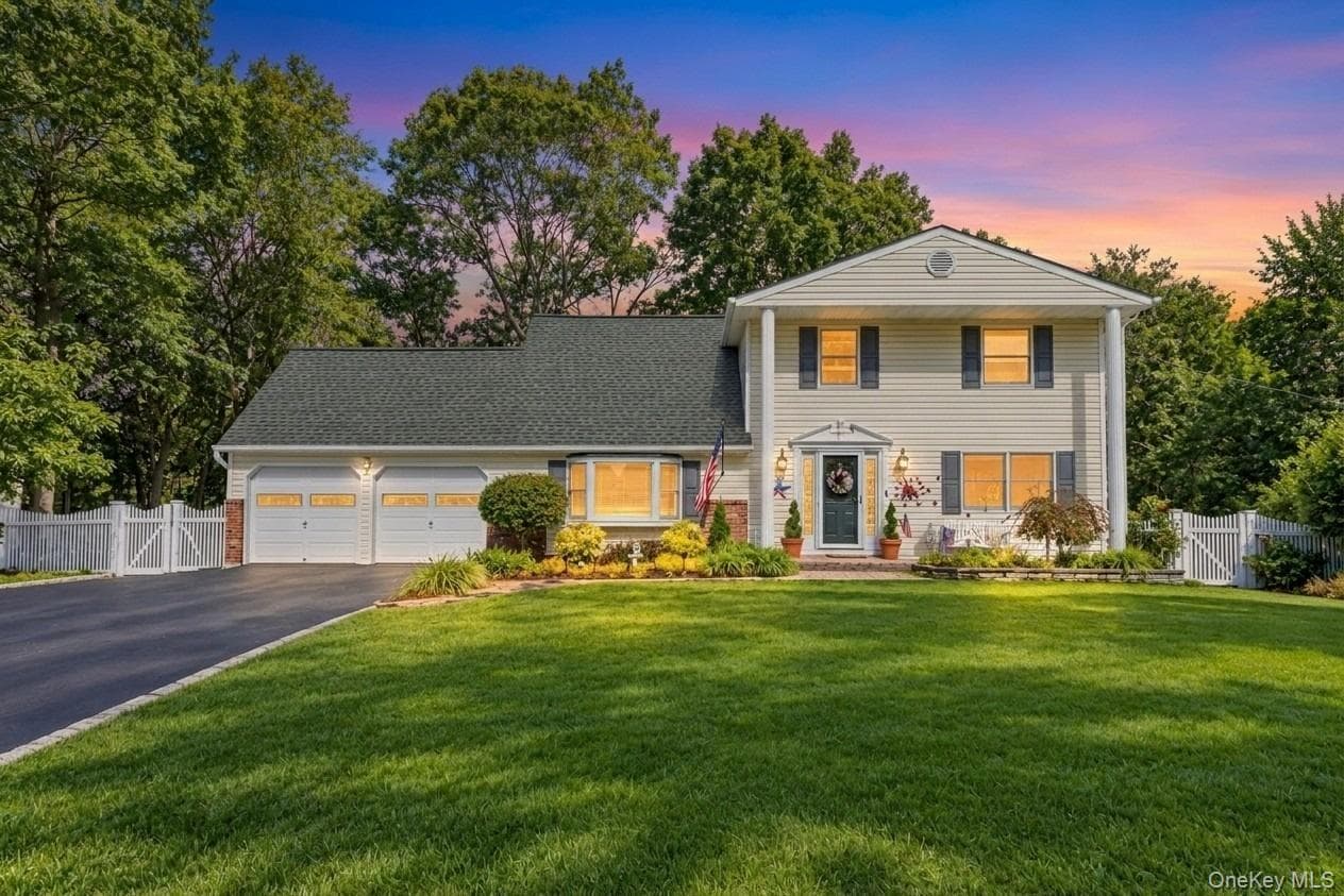 1 Porpoise Drive, Centereach