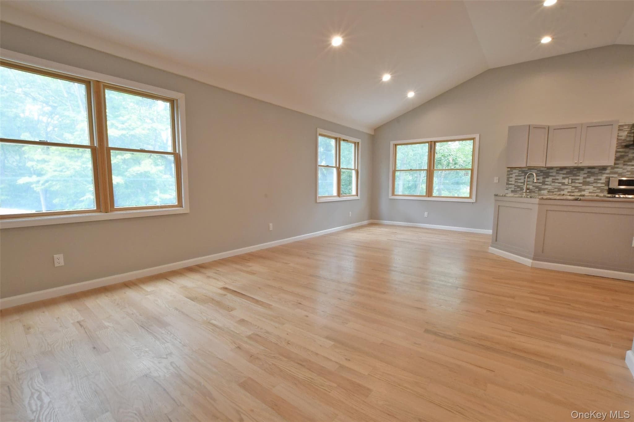 6 Southold Road thumbnail 19