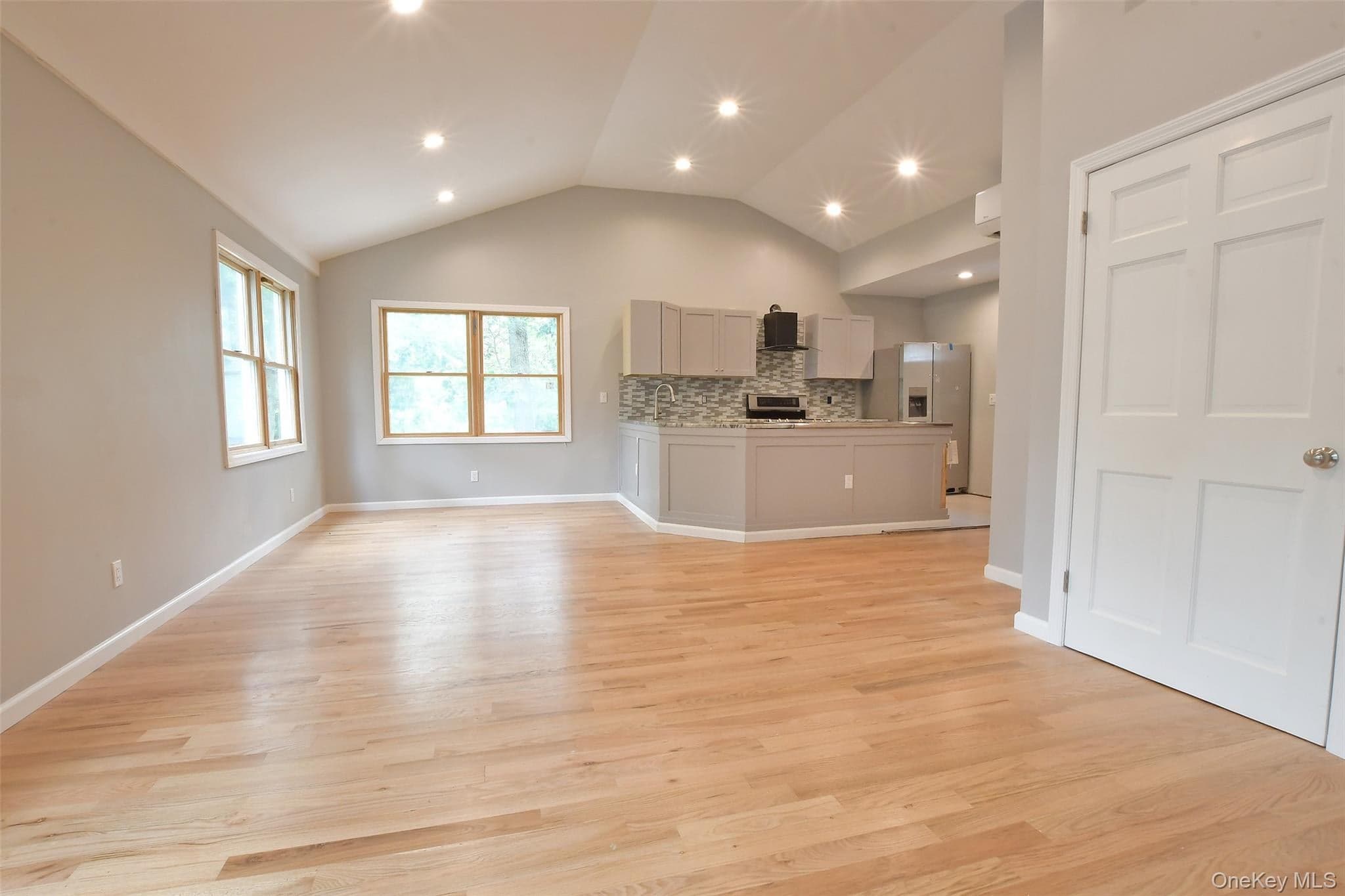 6 Southold Road thumbnail 18