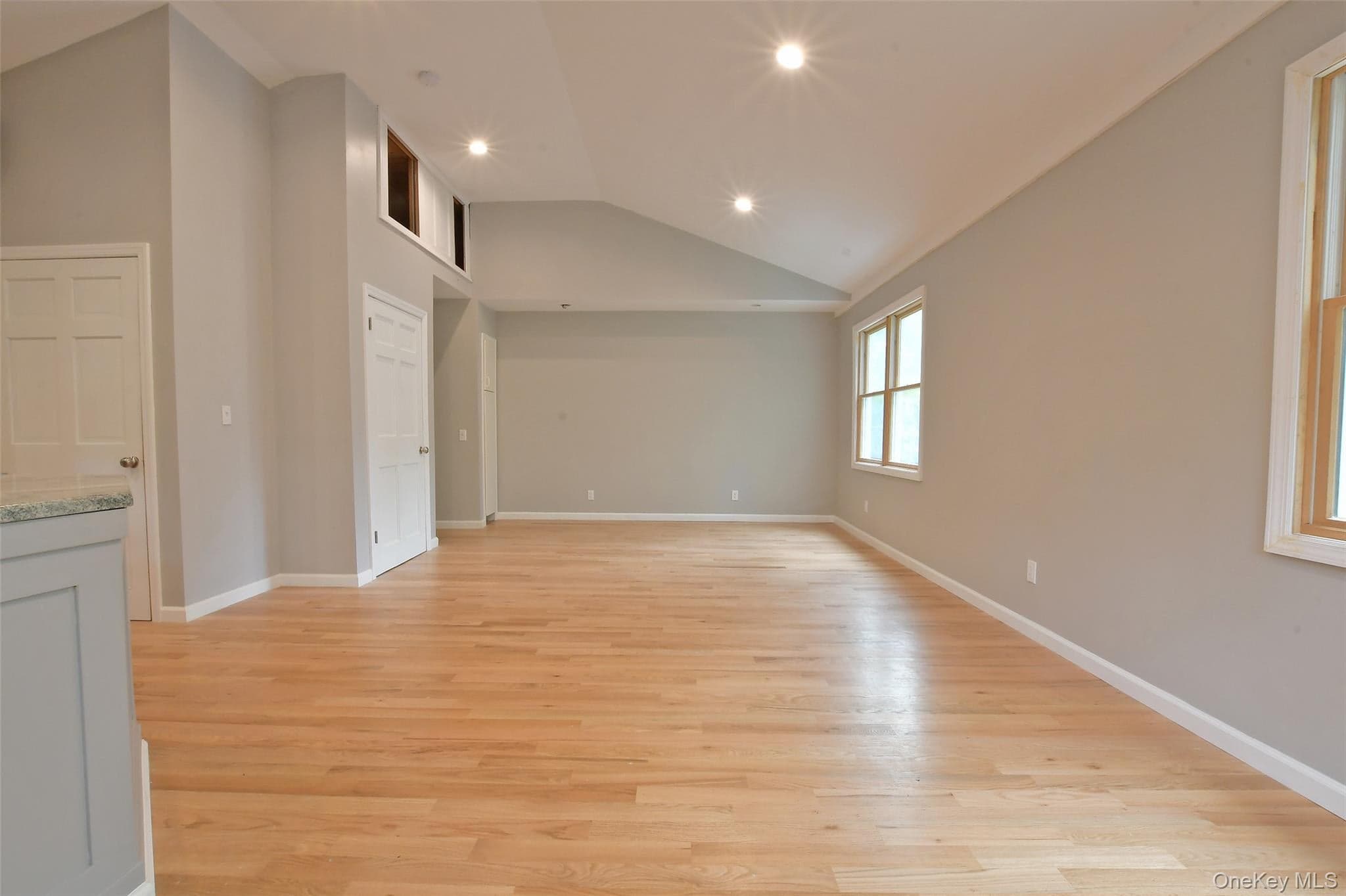 6 Southold Road thumbnail 16