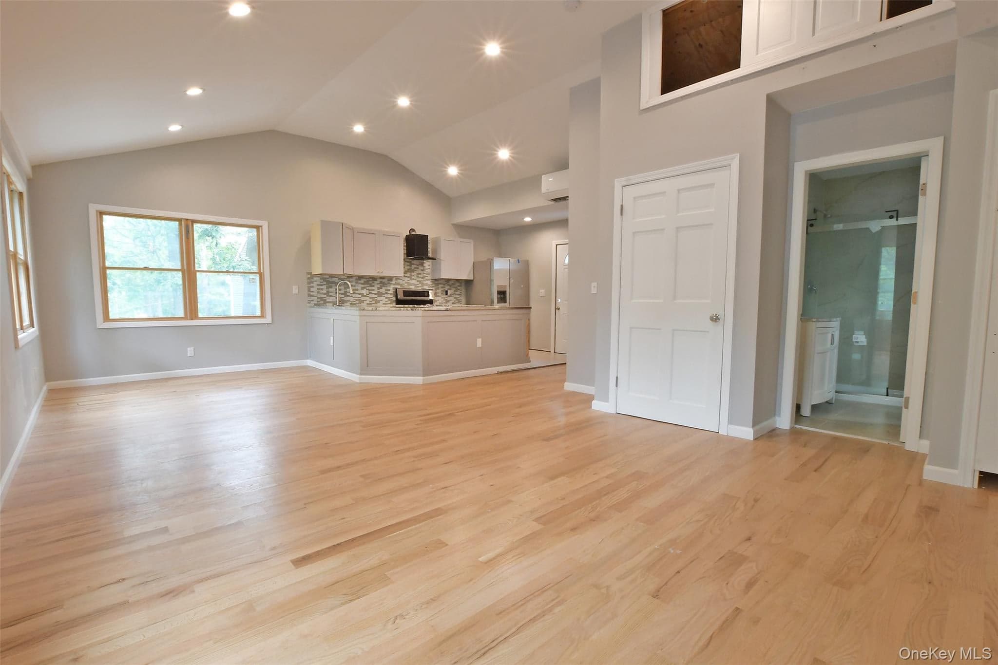 6 Southold Road thumbnail 17