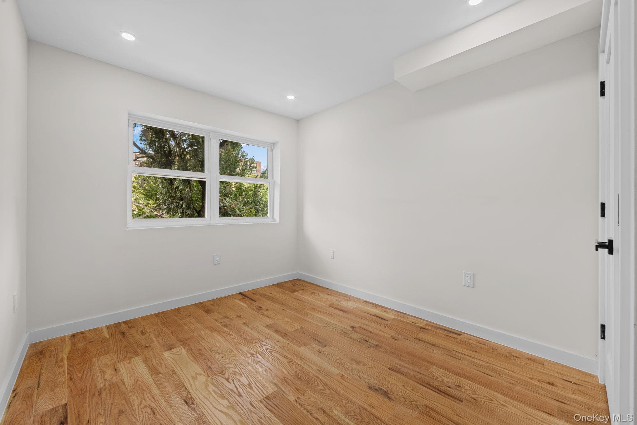 666 Osborn Street thumbnail 13