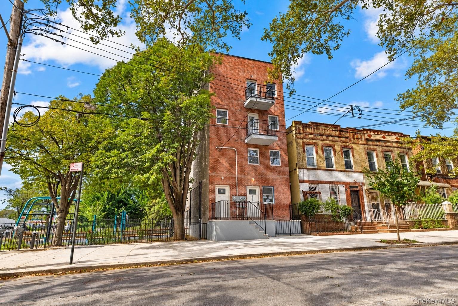 666 Osborn Street thumbnail 2