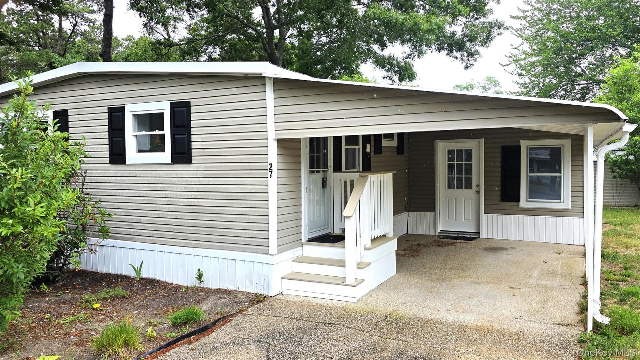 525 Riverleigh Avenue Unit: 27 Birch, Riverhead
