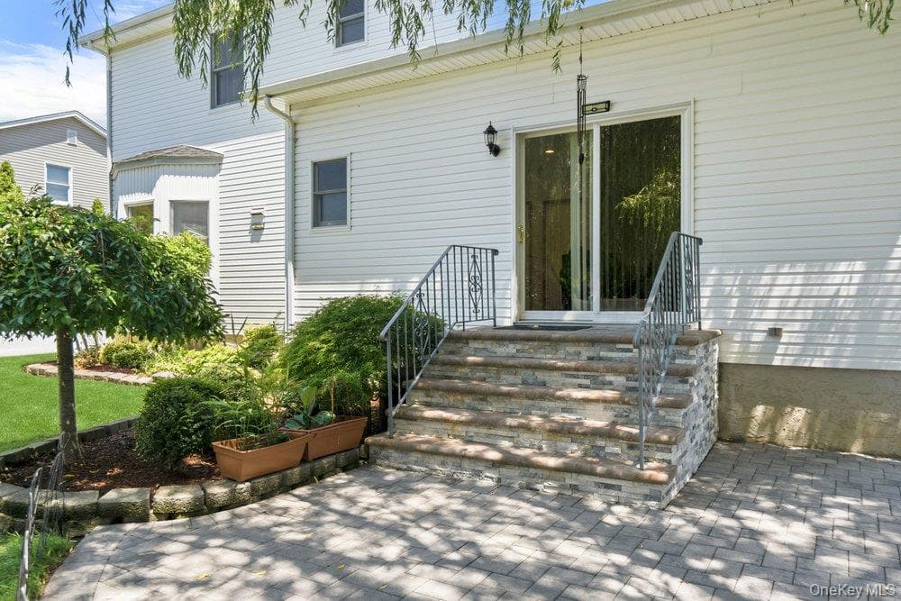 2066 Washington Avenue thumbnail 41