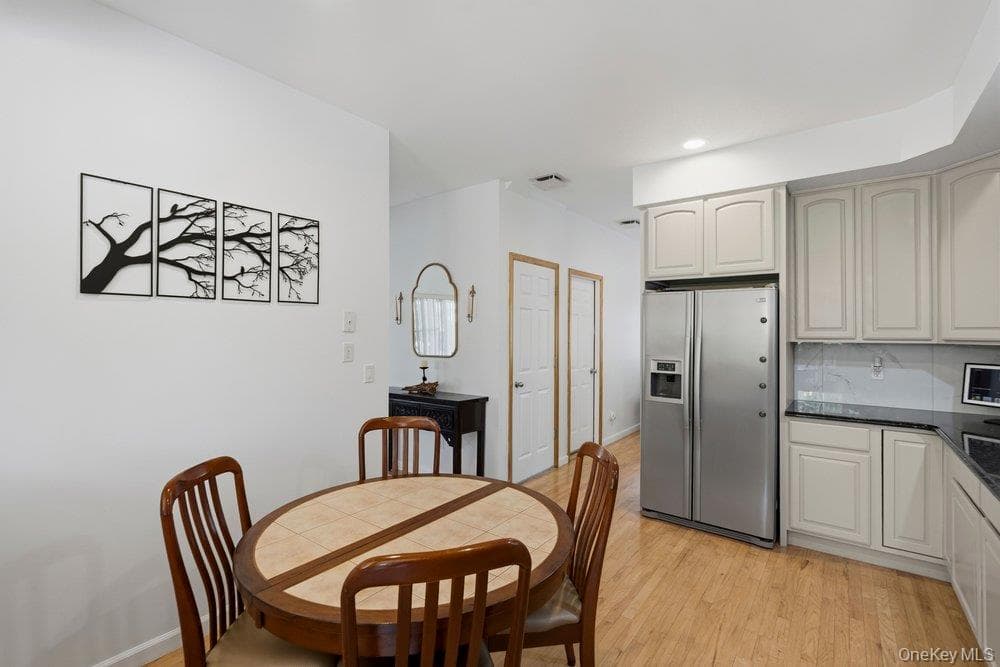 2066 Washington Avenue thumbnail 16