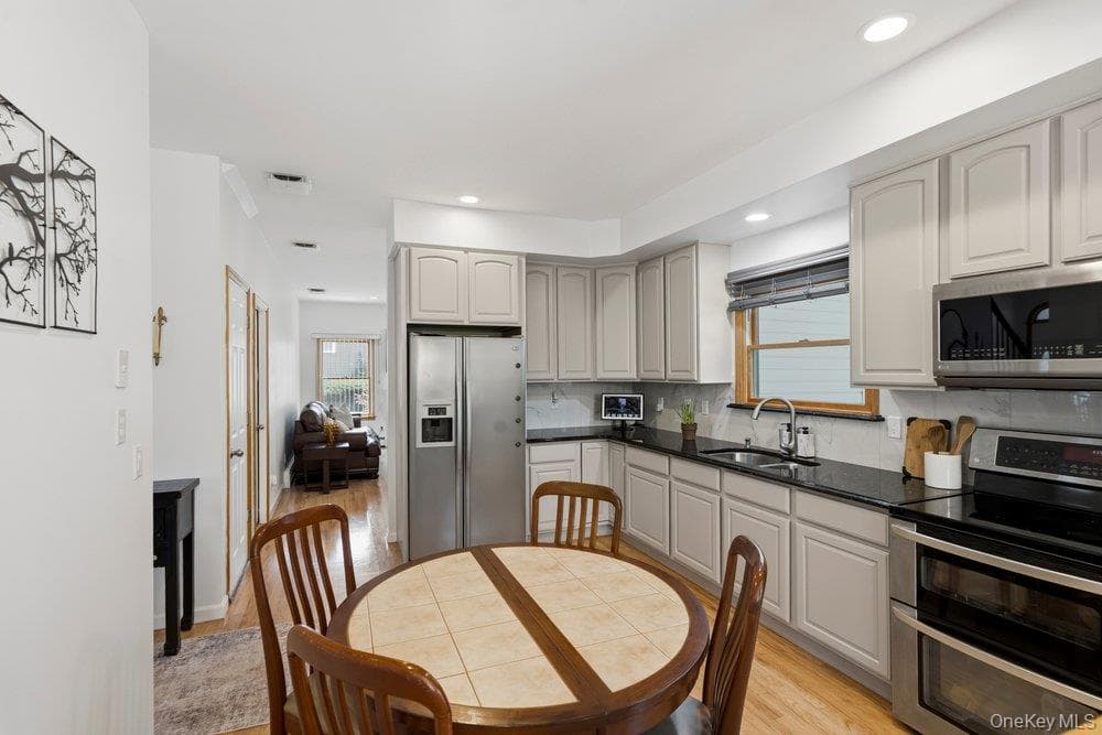 2066 Washington Avenue thumbnail 17