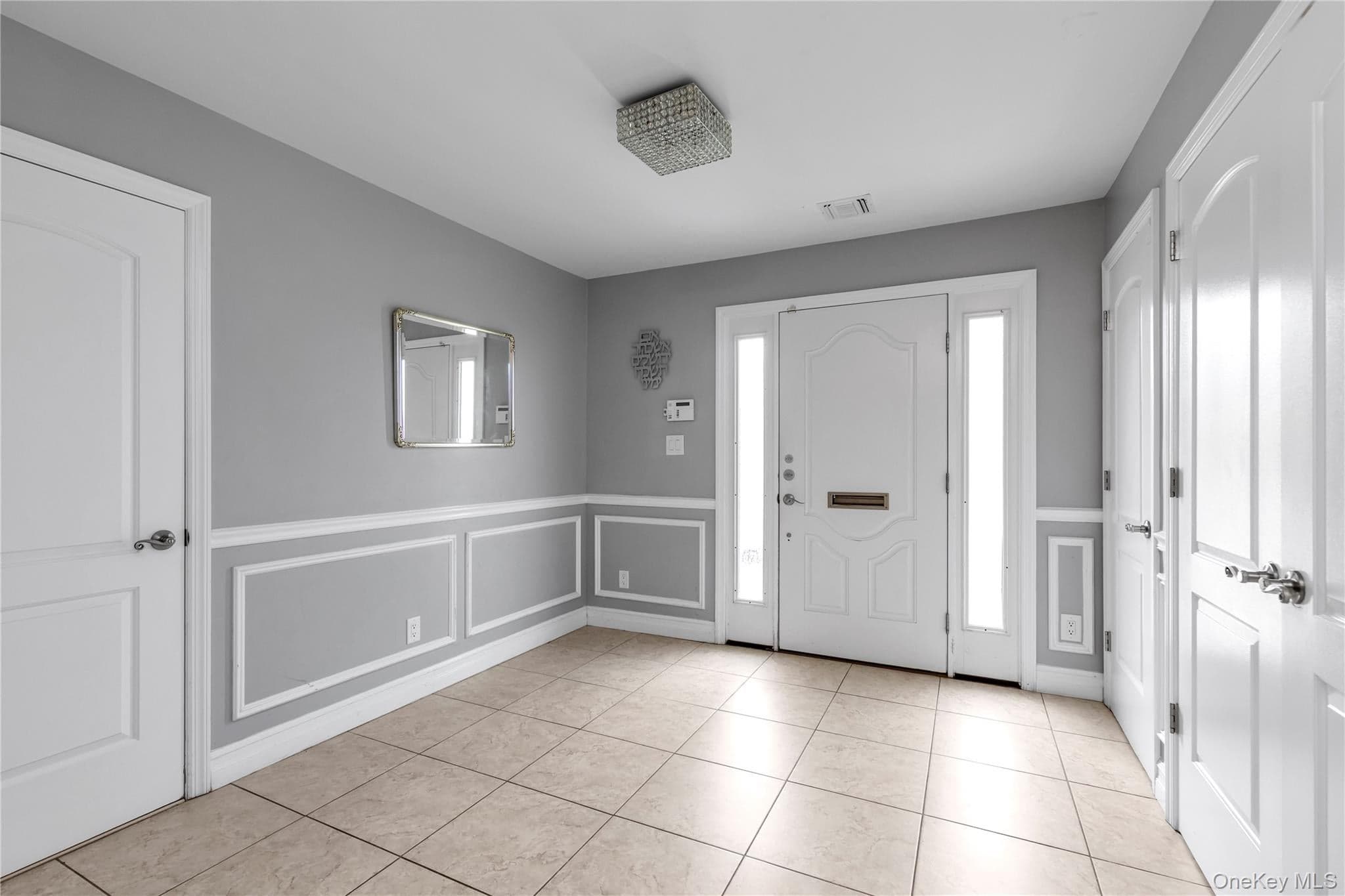 647 Jarvis Avenue thumbnail 4