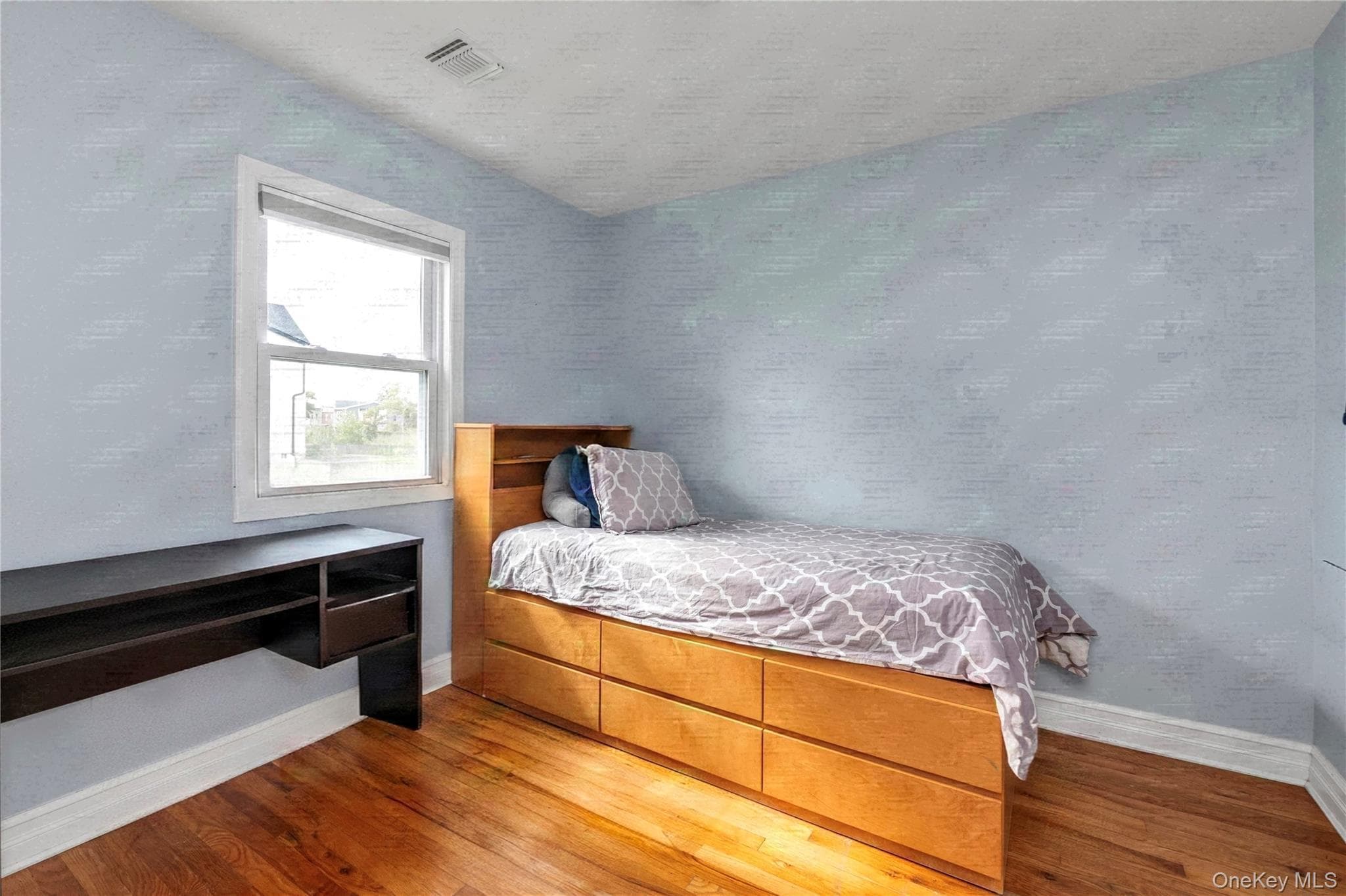 647 Jarvis Avenue thumbnail 16