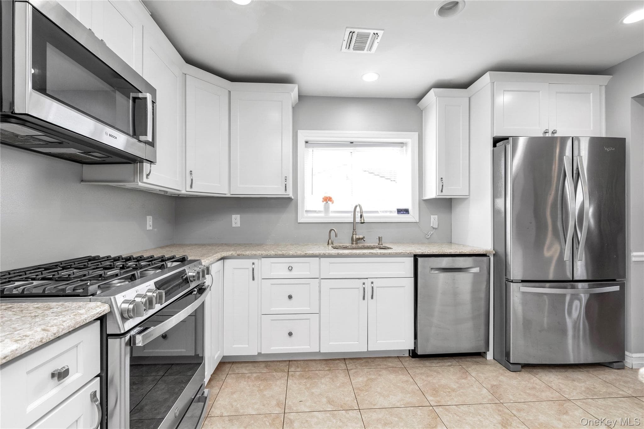647 Jarvis Avenue thumbnail 9