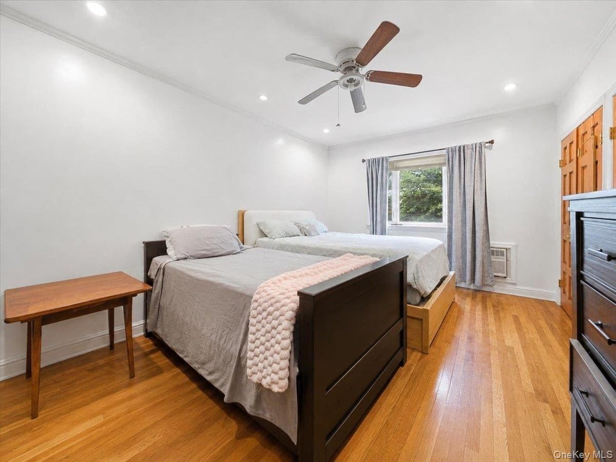 320 E 59th Street thumbnail 9