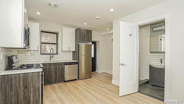 76 Rockaway Avenue thumbnail 41