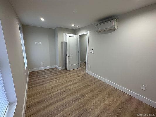 76 Rockaway Avenue thumbnail 28