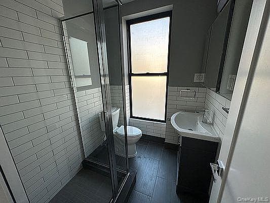 76 Rockaway Avenue thumbnail 32