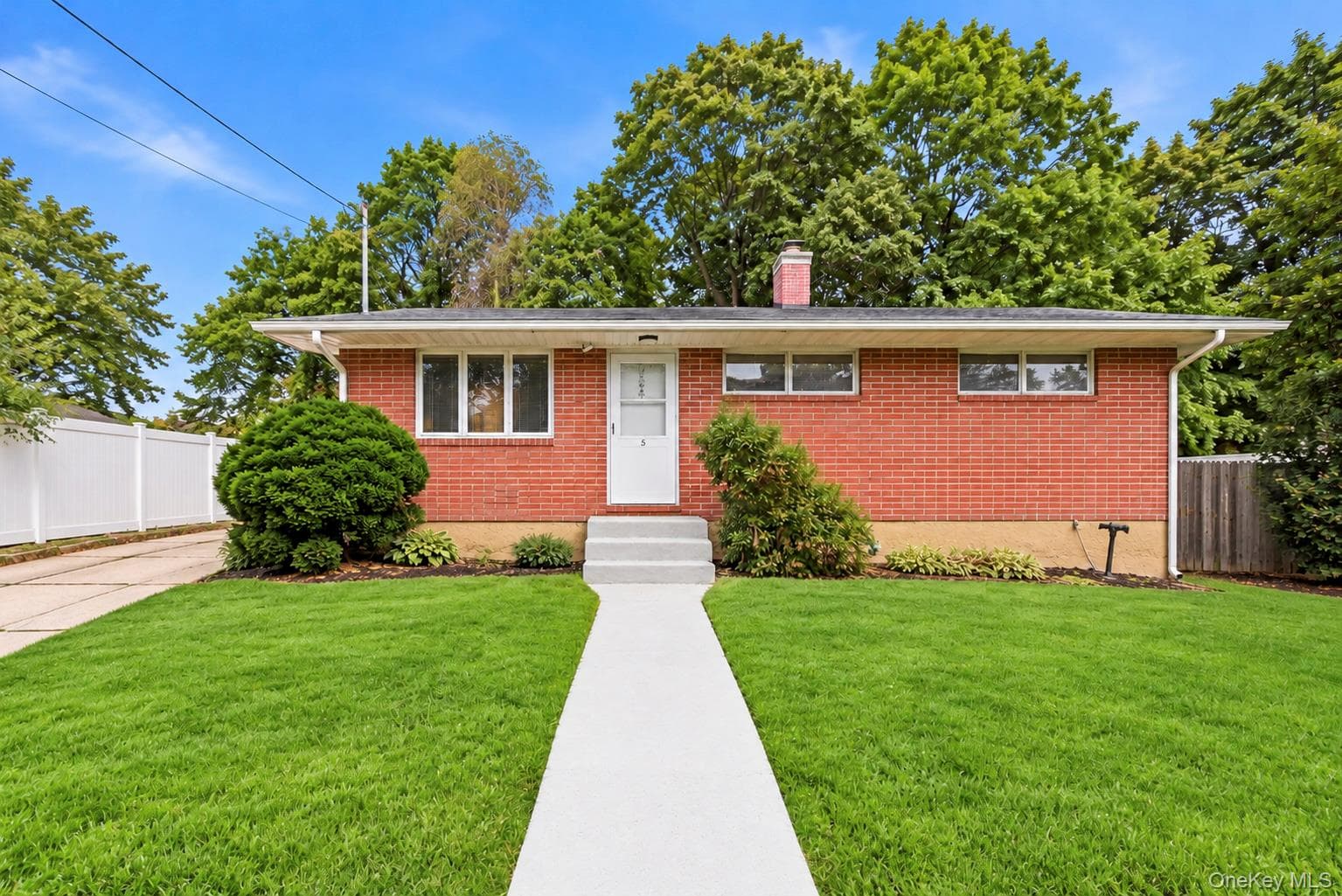 5 Robin Road photo 1