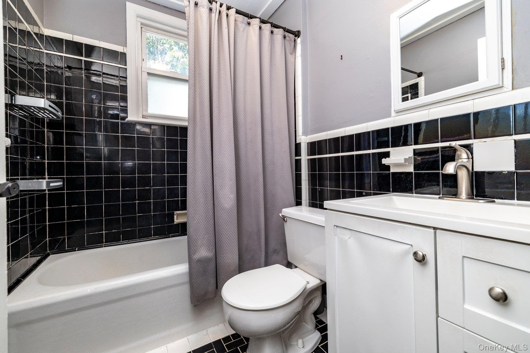 837 Edward Street thumbnail 19