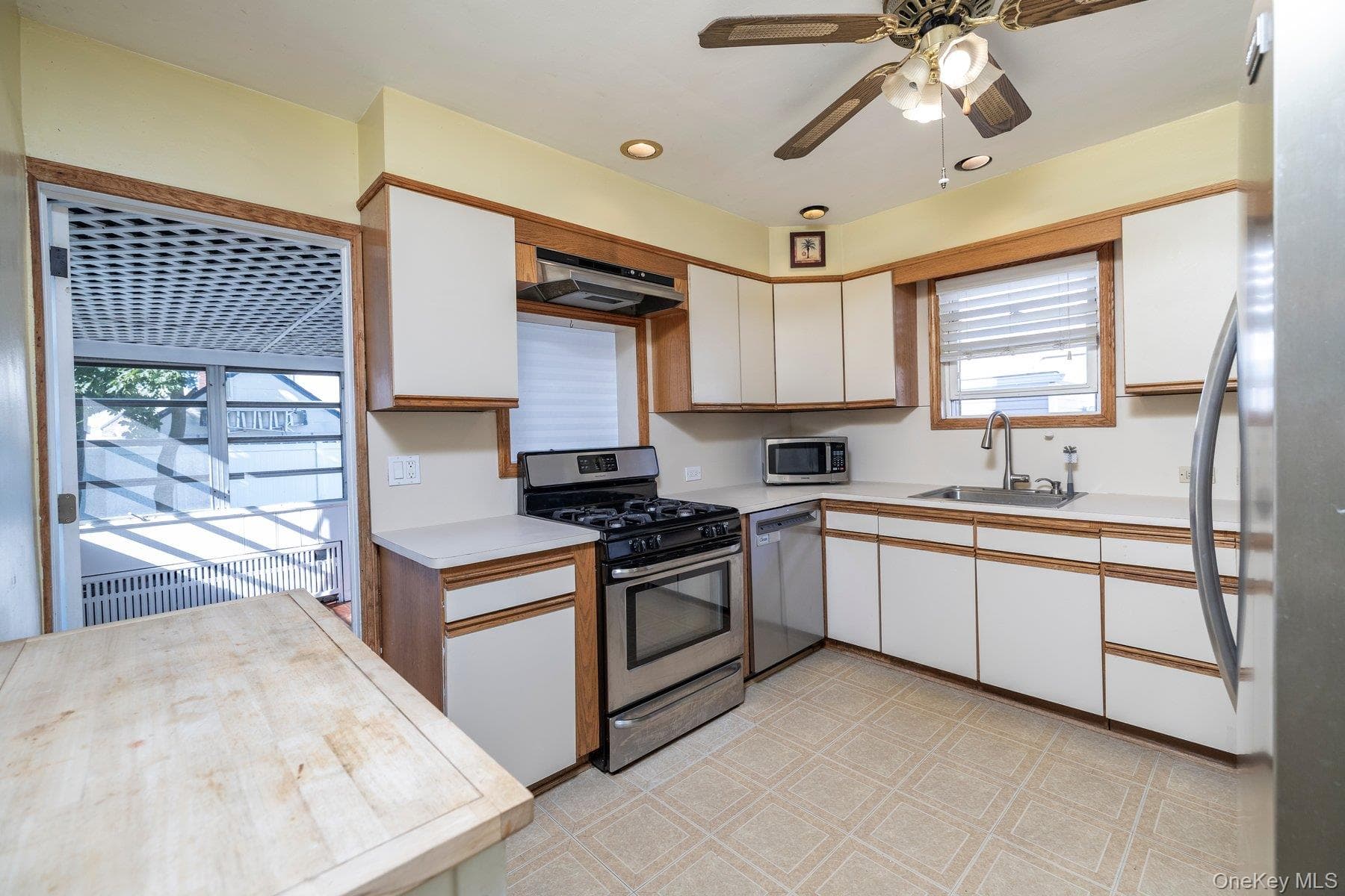 837 Edward Street thumbnail 20