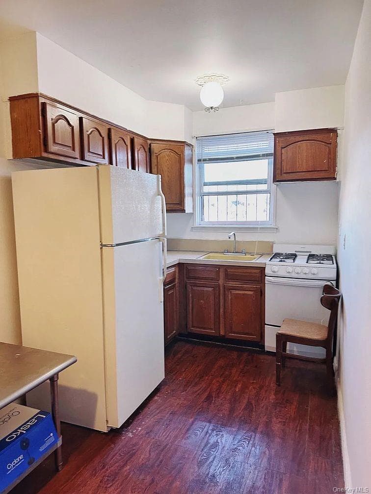34-55 60th Street St thumbnail 5