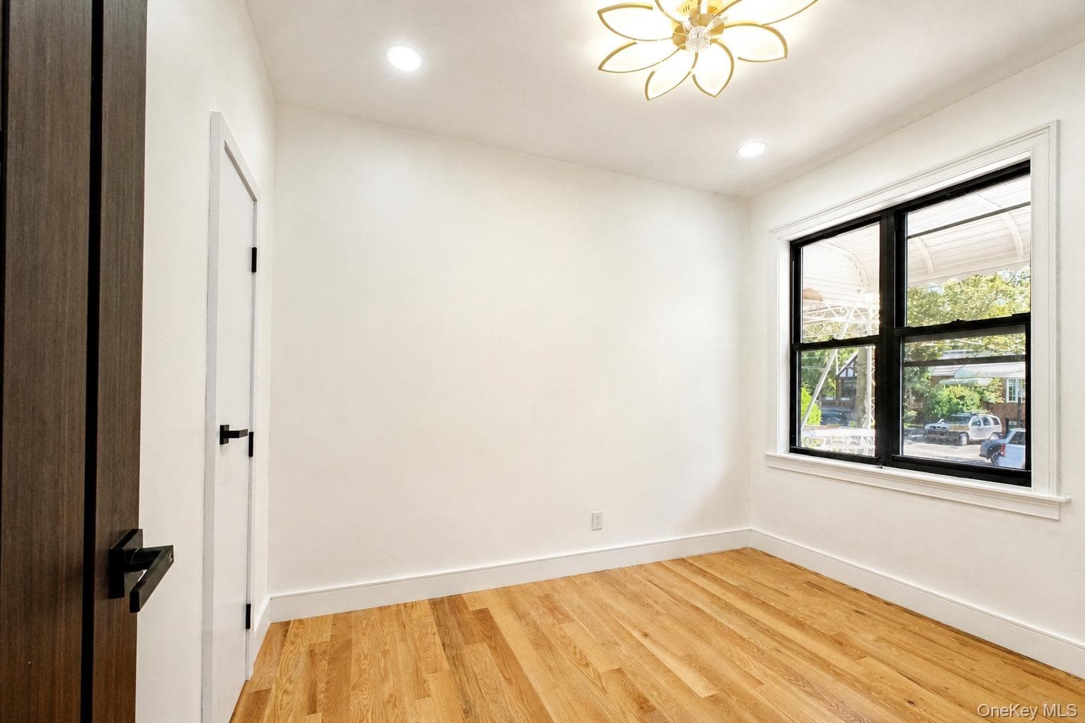 1194 Albany Avenue thumbnail 12