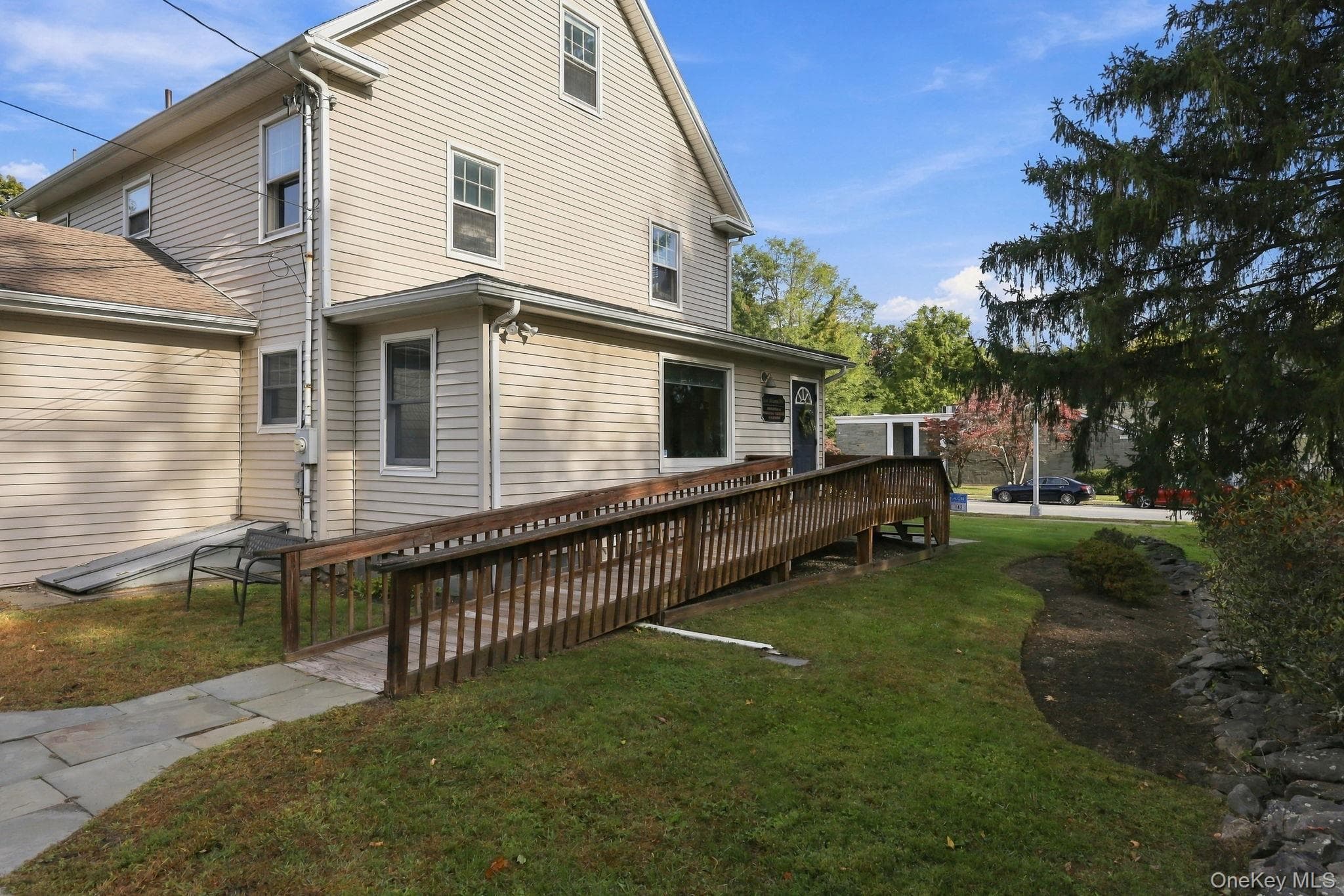143 Hooker Avenue thumbnail 35