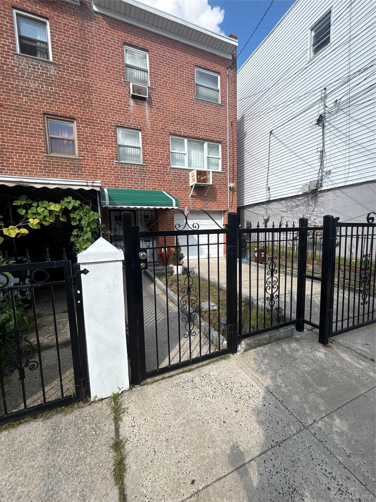 939 E 229th Street thumbnail 3