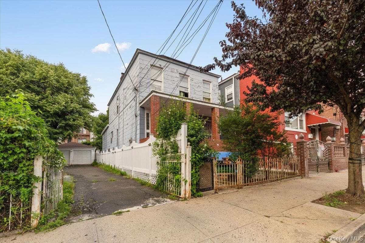 849 E 219th Street thumbnail 2