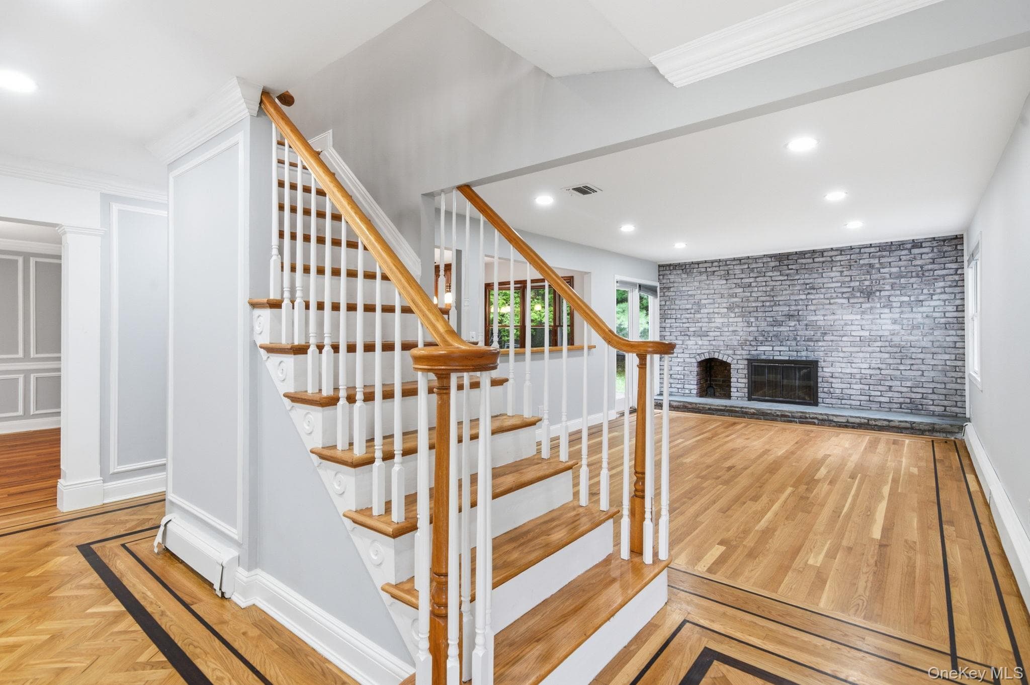 20 Arbor Lane thumbnail 12