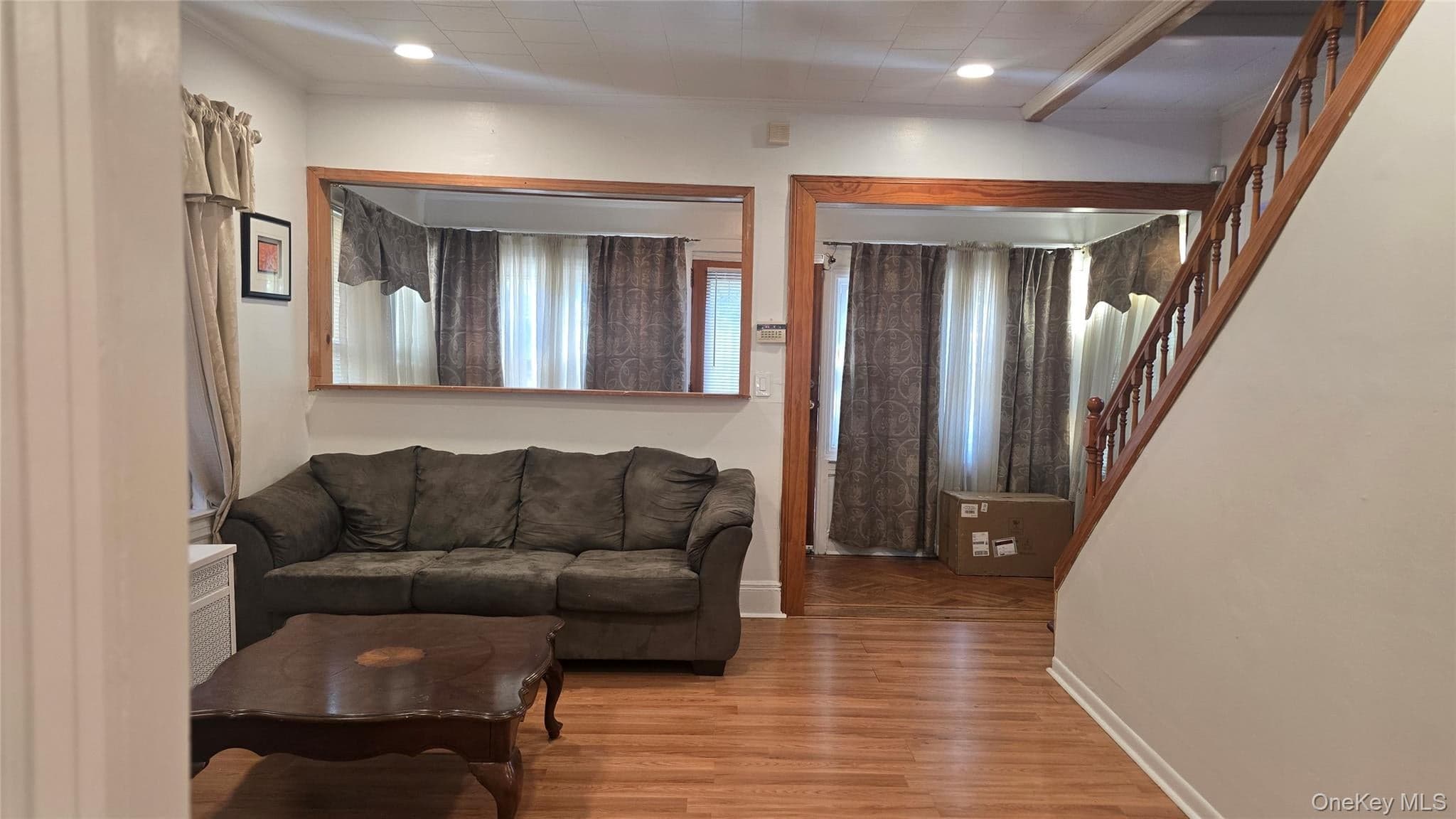 225-13 95th Avenue thumbnail 4