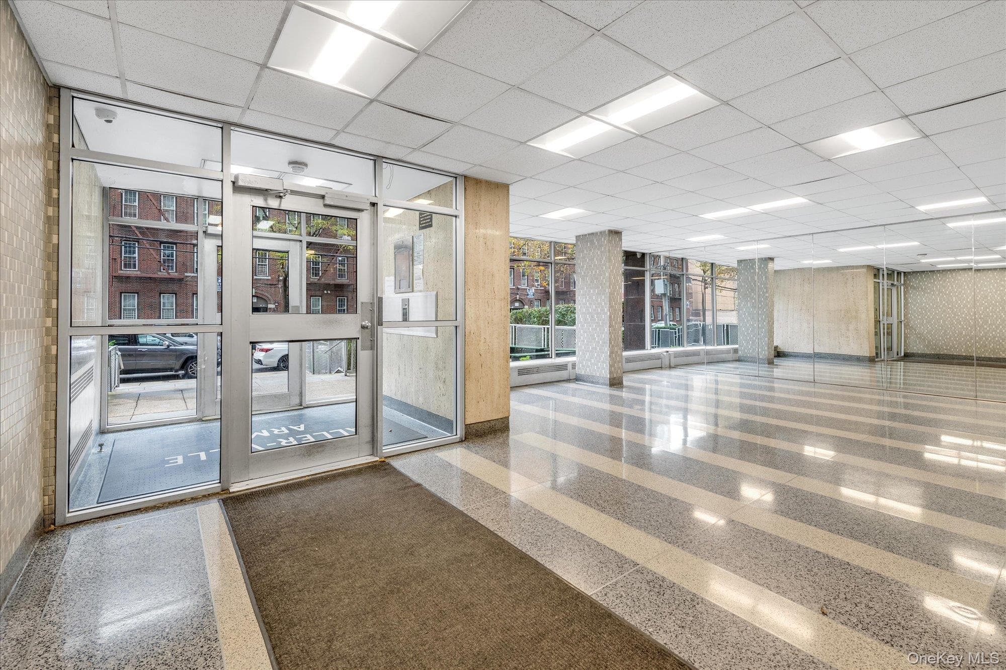 2550 Olinville Avenue Unit: 4E thumbnail 2