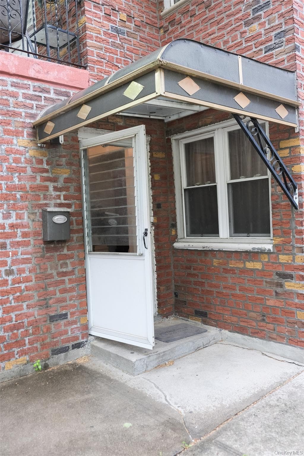 2061 E 60th Street thumbnail 3