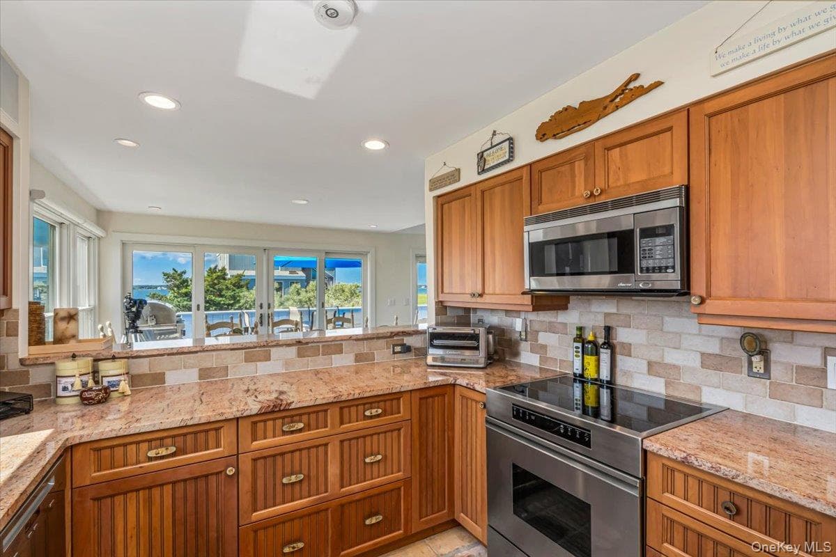 556 Dune Road thumbnail 14
