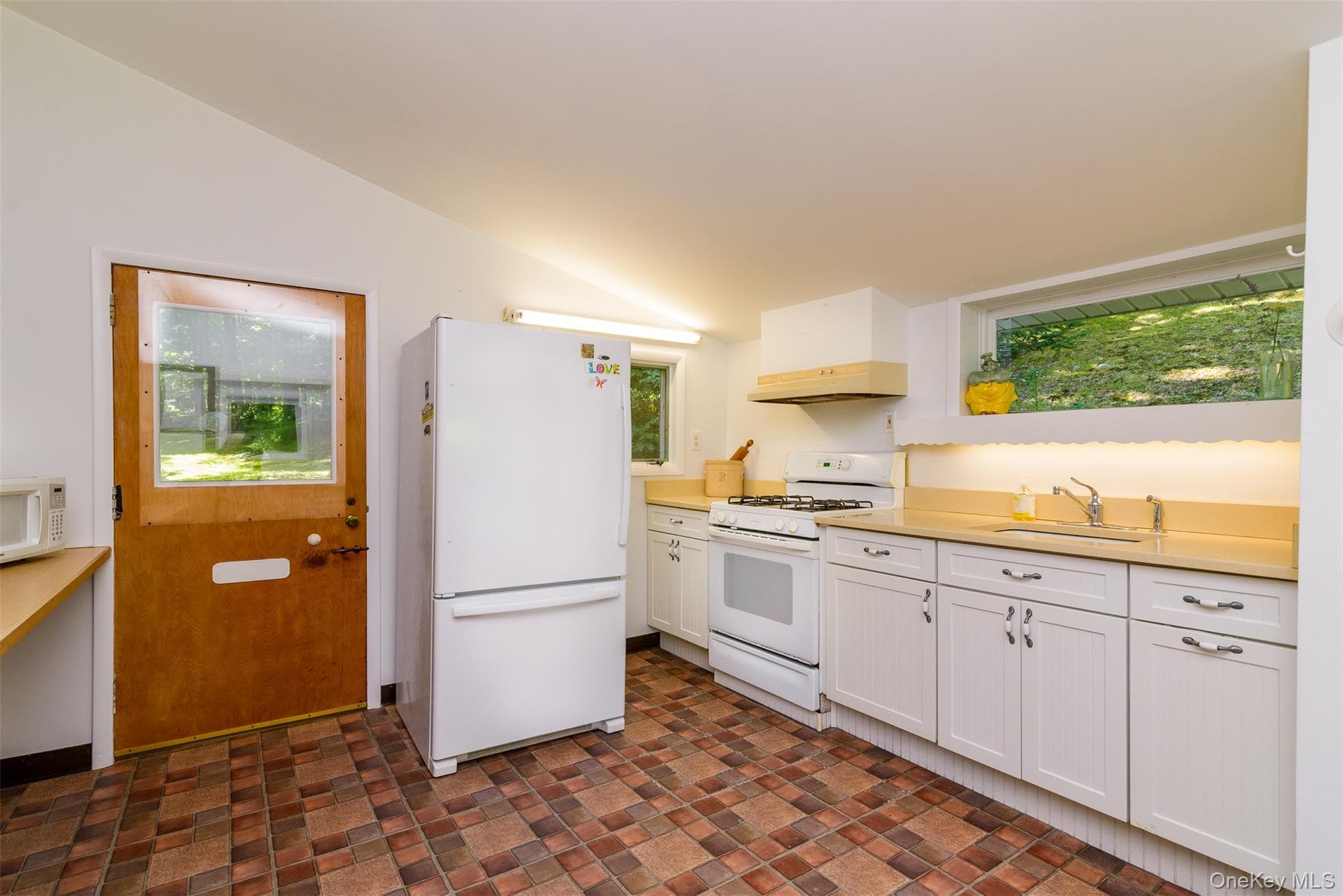 635 Long Pond Road thumbnail 16