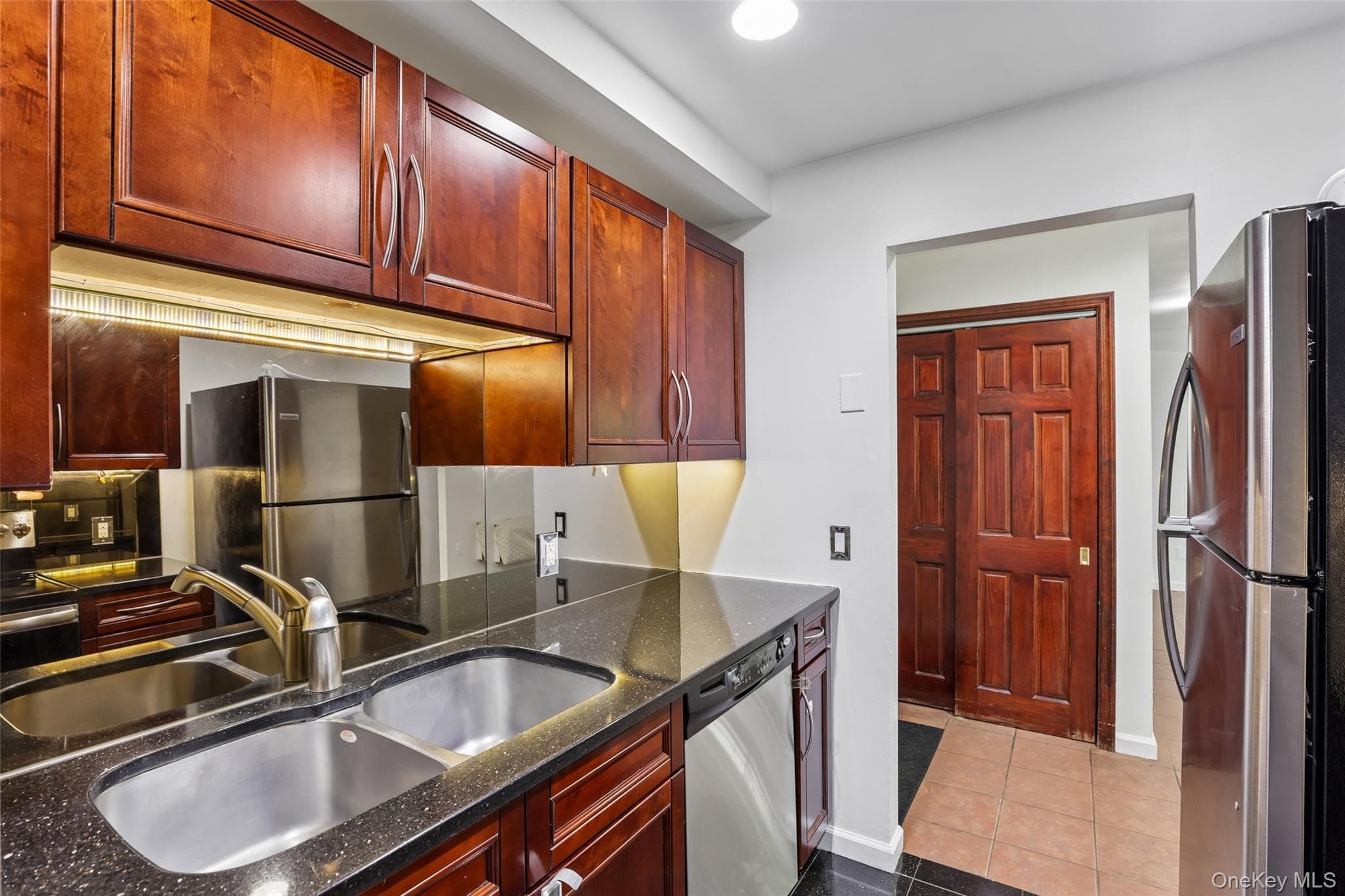 530 Hudson Avenue thumbnail 18
