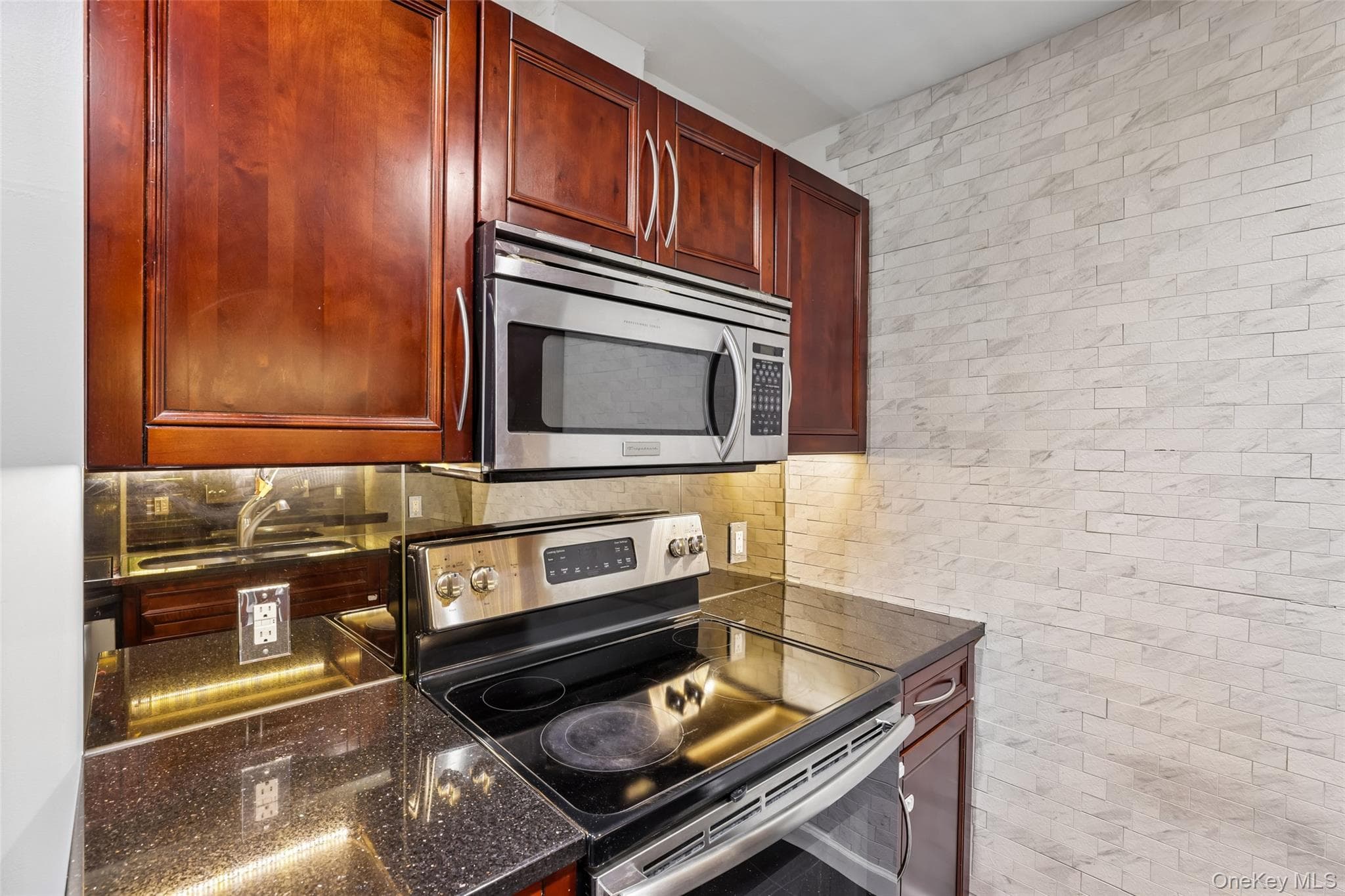 530 Hudson Avenue thumbnail 16