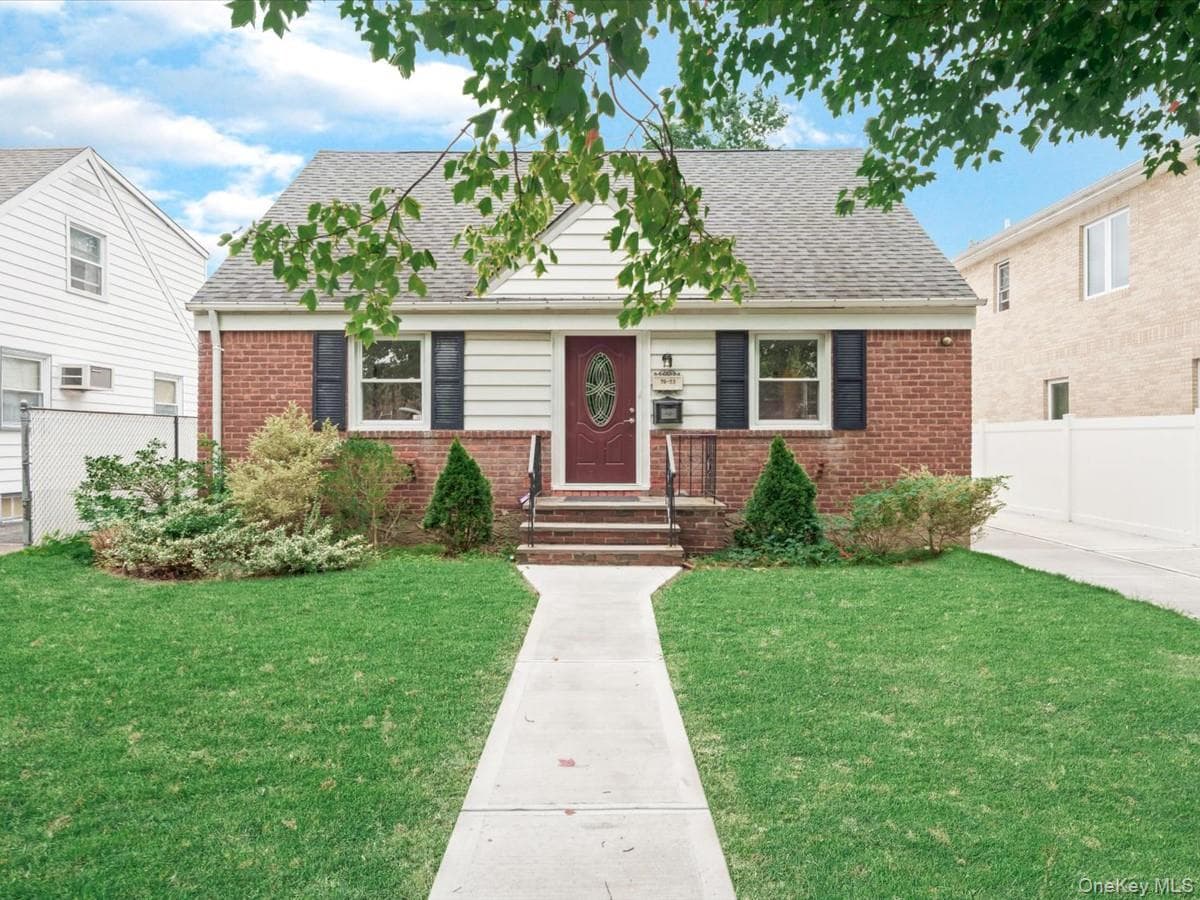 79-53 267th Street, Glen Oaks