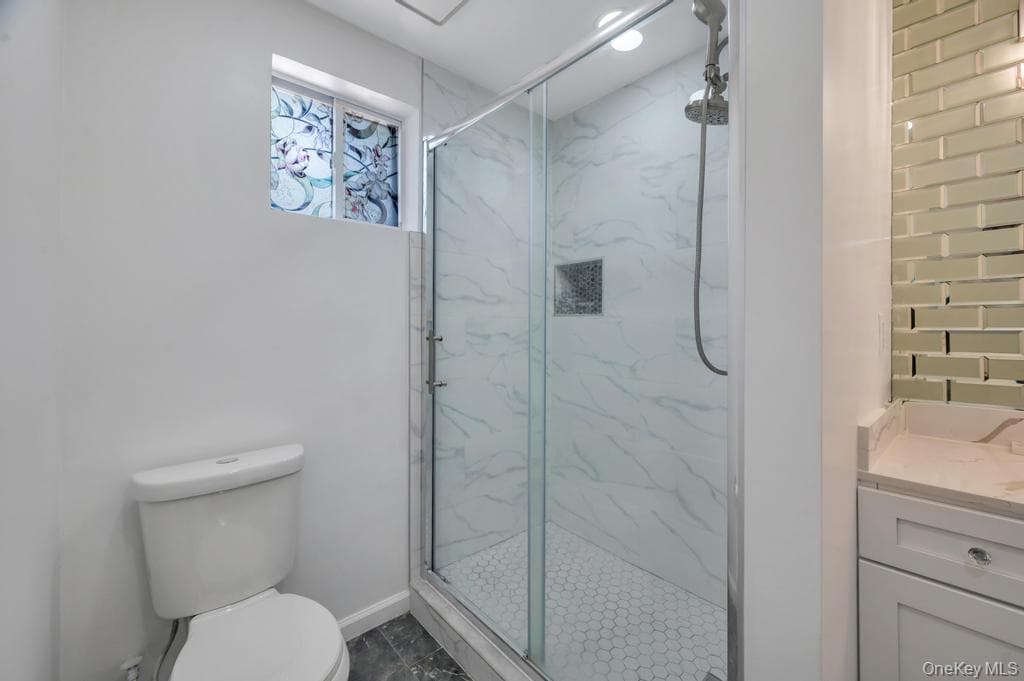 252 Woodbine Street thumbnail 27